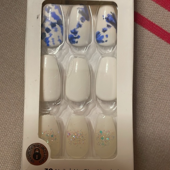 Bnib impress press-on manicure medium length. No glue needed. - Picture 6 of 6